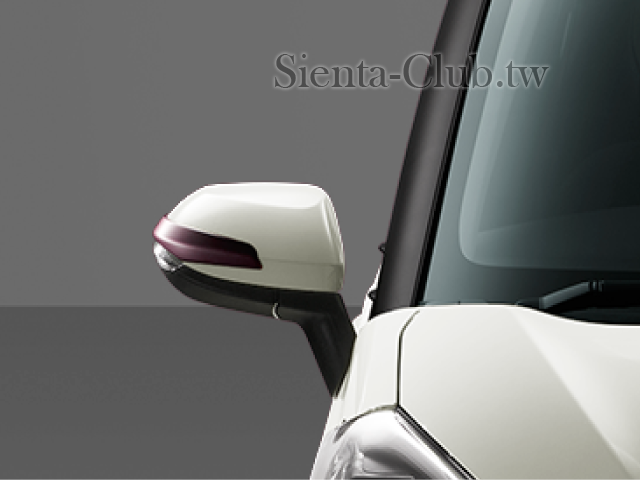carlineup_sienta_customize_dressupgarnishcasualchic_2_08_lb.png
