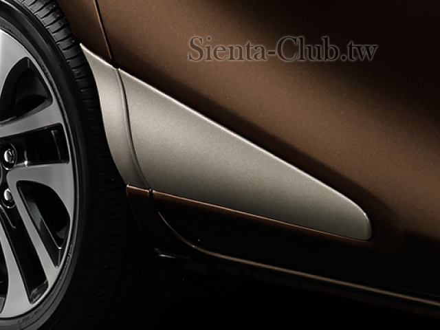 carlineup_sienta_customize_dressupgarnishclassychic_2_06_lb.png