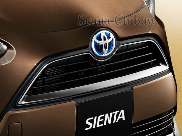 carlineup_sienta_customize_dressupgarnishclassychic_2_08_lb.png