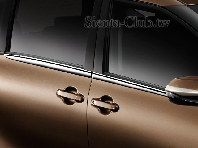 carlineup_sienta_customize_dressupgarnishclassychic_2_10_lb.png